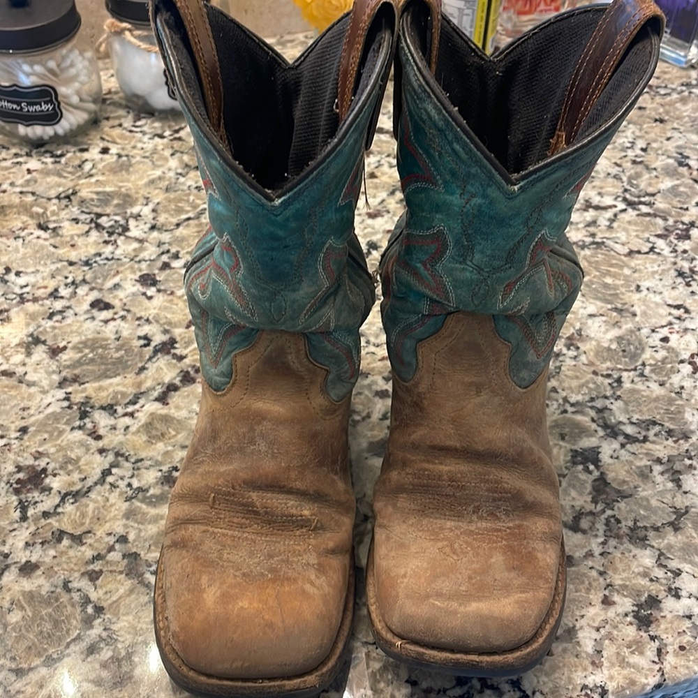 Boys boots